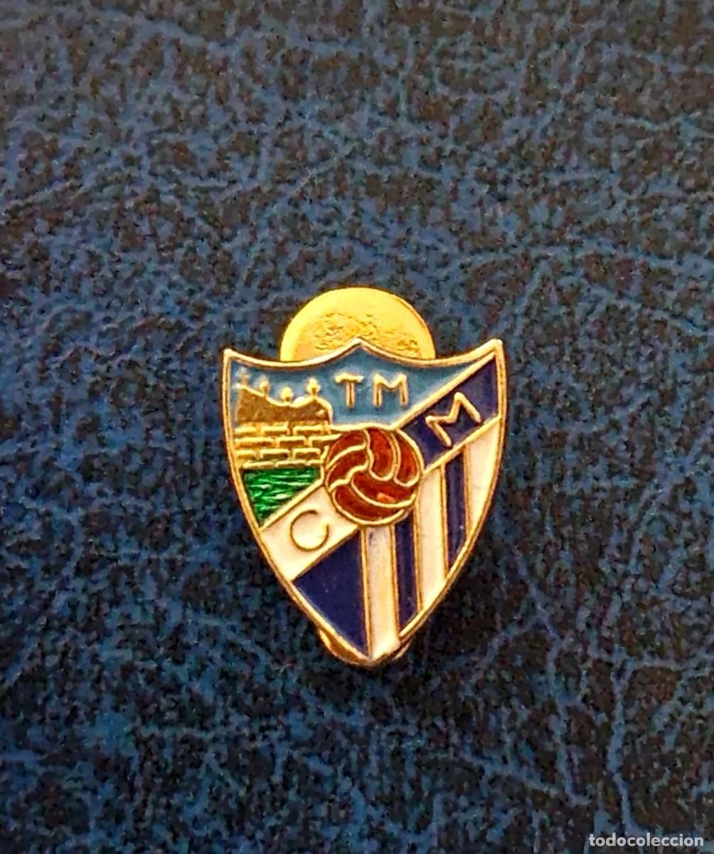 Collezionismo sportivo: Antiguo pin de solapa con el escudo del C.D. M&aacute;laga