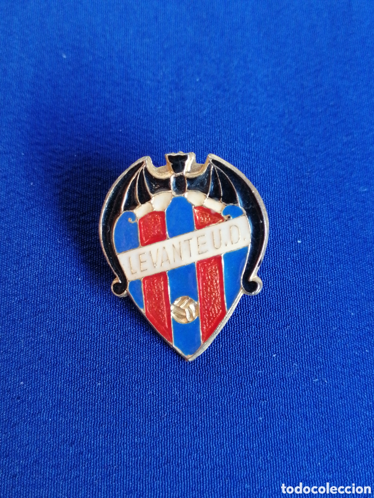 Coleccionismo deportivo: LEVANTE UNI&Oacute;N DEPORTIVA PIN ANTIGUO - Foto 1