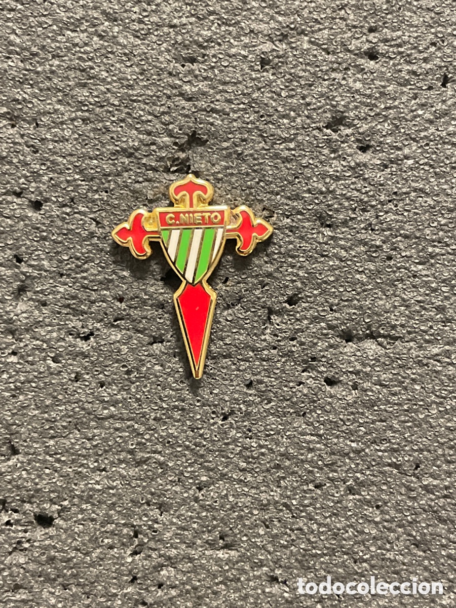 Collezionismo sportivo: Pin 50 C.D. NIETO - Vigo (Pontevedra)