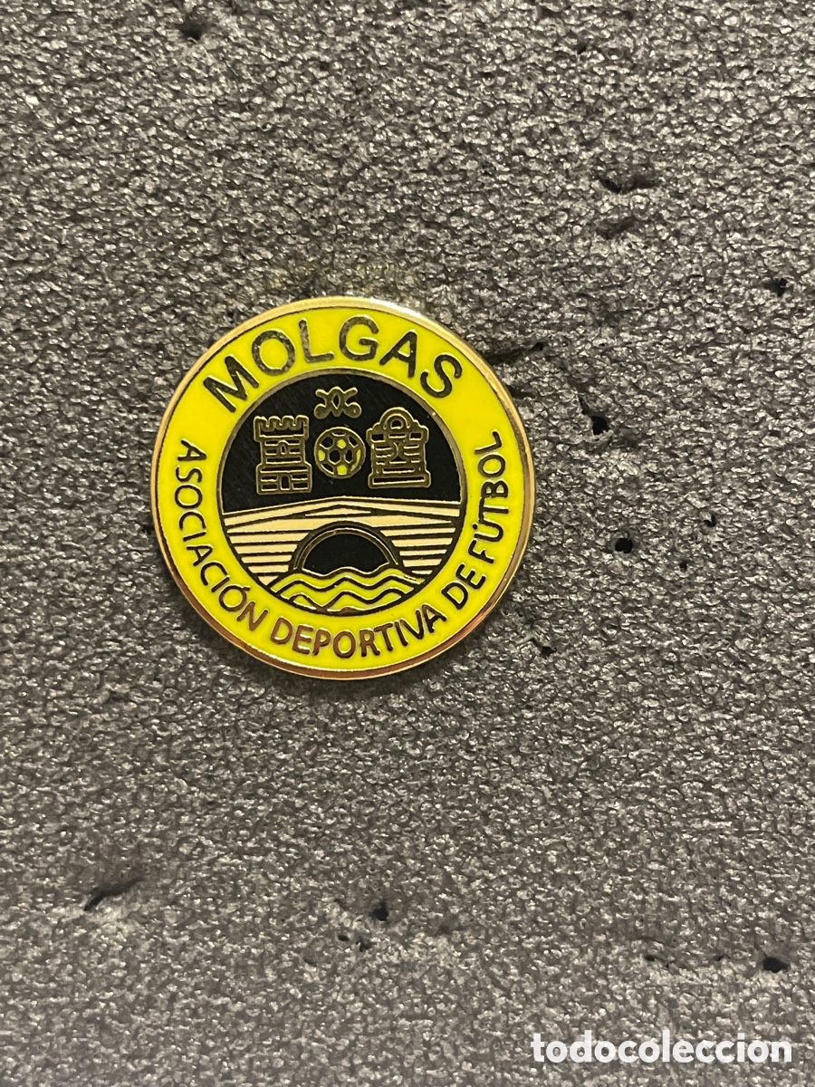 Collezionismo sportivo: Pin 203 A.D.F. MOLGAS - Ba&ntilde;os de Molgas (Orense)