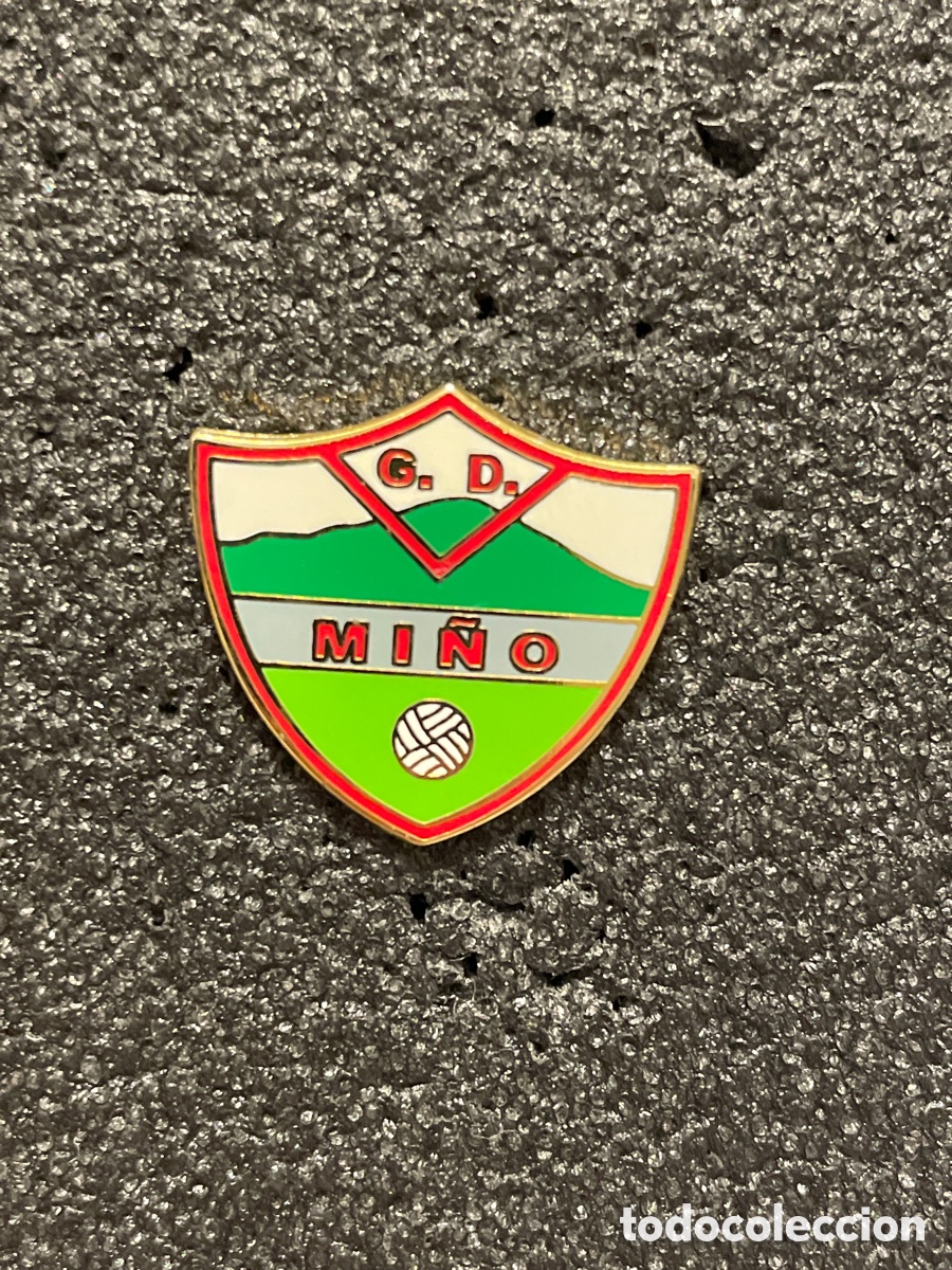 Collezionismo sportivo: Pin 291 GIMNASTICO DEPORTIVO MI&Ntilde;O - A Guarda (Pontevedra)