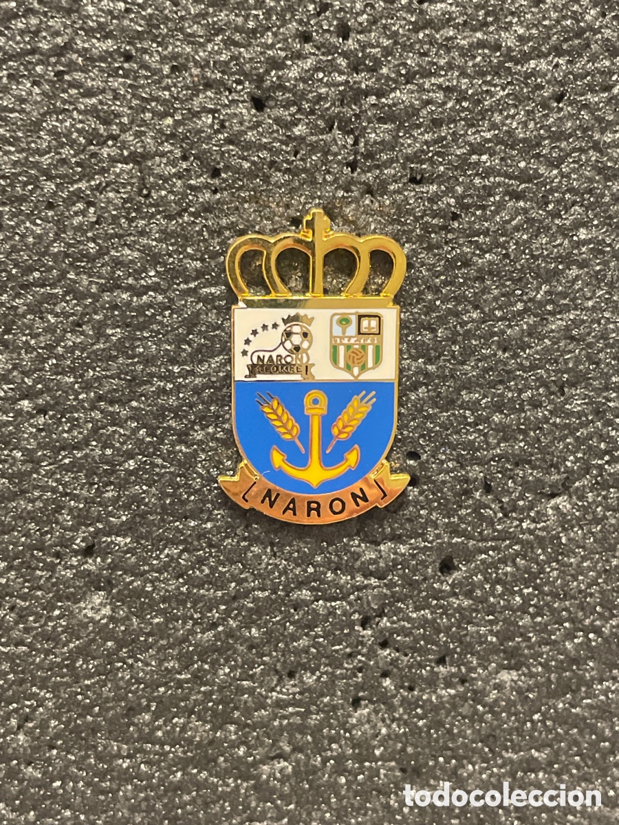 Collezionismo sportivo: Pin 318 U.D. NARON BALOMPIE PI&Ntilde;EIROS - Naron (La Coru&ntilde;a)