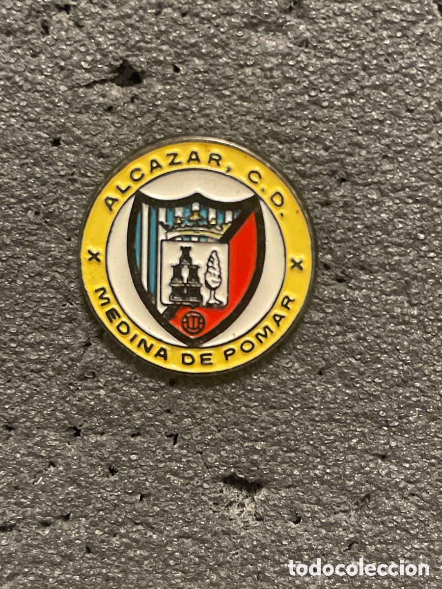 Collezionismo sportivo: Pin 32 ALCAZAR C.D. - Medina de Pomar (Burgos)
