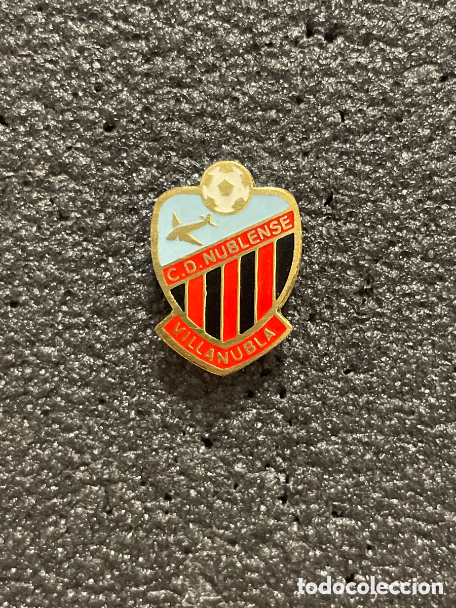 Collezionismo sportivo: Pin 83 C.D. NUBLENSE - Villanubla (Valladolid)