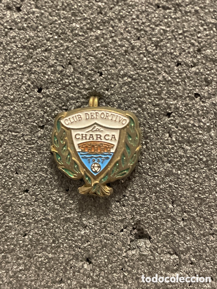 Collezionismo sportivo: Pin 105 C.D. LA CHARCA - Miranda de Ebro (Burgos)