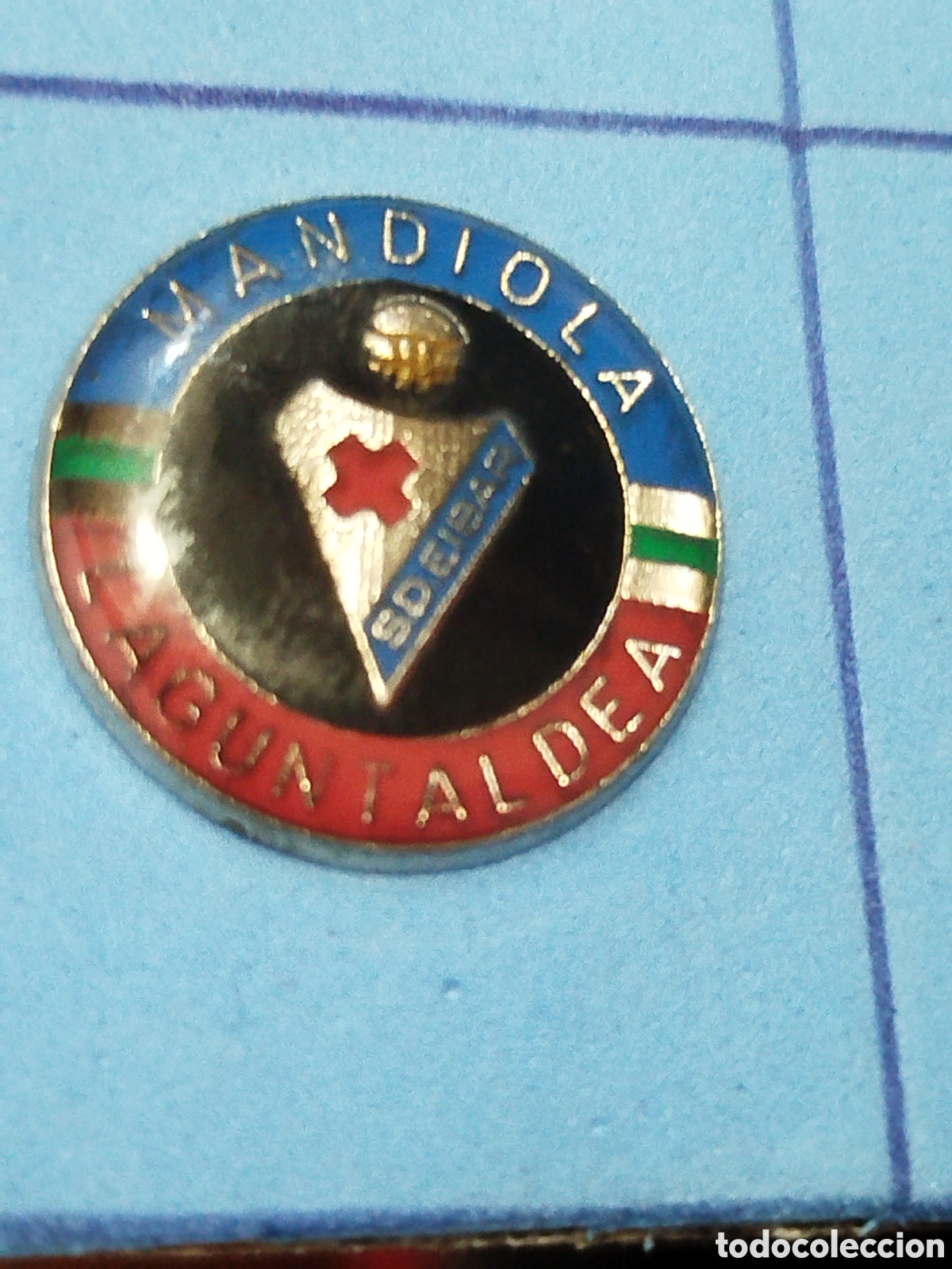 Coleccionismo deportivo: PINS DE PE&Ntilde;AS.PE&Ntilde;A EIBAR MANDIOLA LAGUN TALDEA - Foto 1