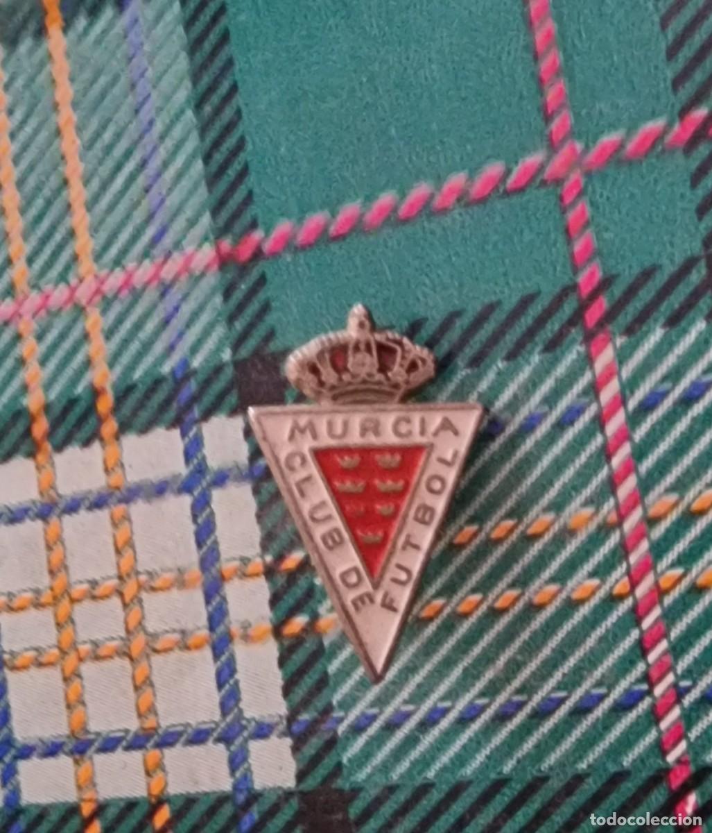 Collezionismo sportivo: Antiguo pin Murcia C.F.
