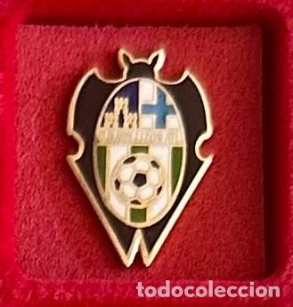 Sammelleidenschaft Sport: Pin de Futbol del Club CD Atletico Mellizos Benalmadena Malaga