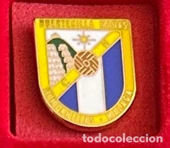 Collezionismo sportivo: Pin de Futbol del Club CD Huertecilla Manas - Campanilla Malaga