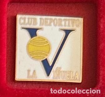 Collezionismo sportivo: Pin de Futbol del Club CD La Vi&ntilde;uela Malaga