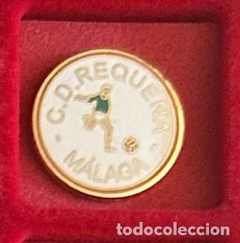 Collezionismo sportivo: Pin de Futbol del Club CD Requena Malaga