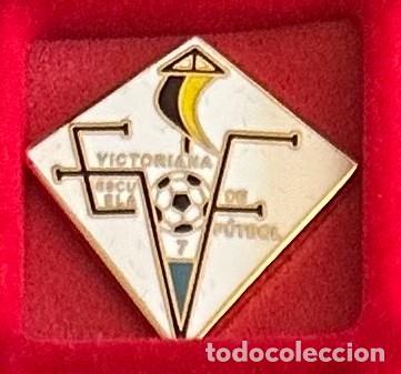 Collezionismo sportivo: Pin de Futbol del Club CF Olimpica Victoriana Atco Guimbarda Malaga