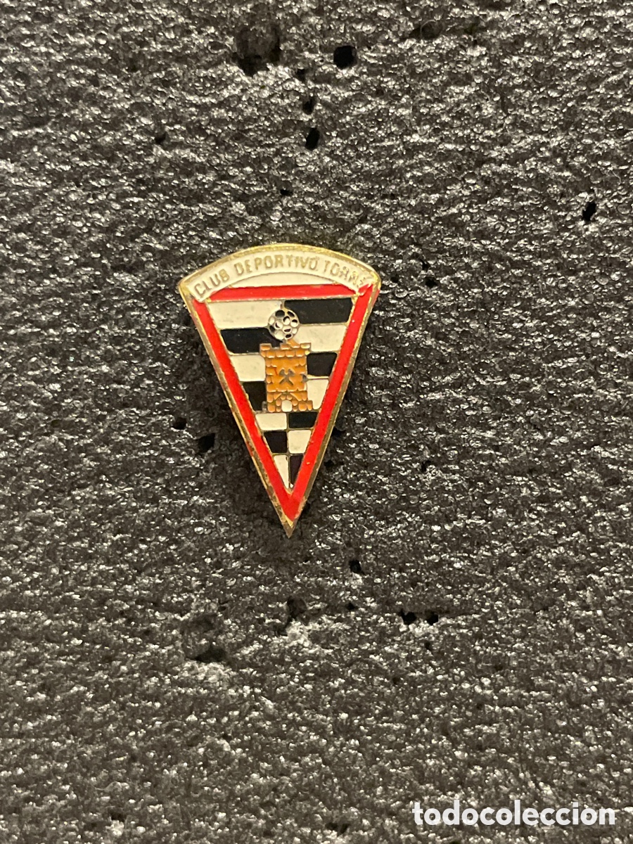 Collezionismo sportivo: Pin 132 C.D. TORRE - Torre del Bierzo (Leon)