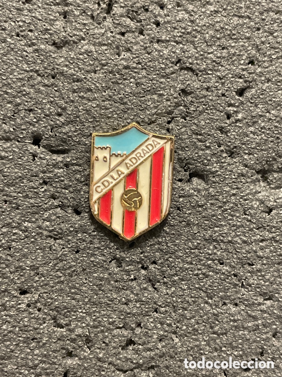 Collezionismo sportivo: Pin 145 C.D. LA ADRADA - La Adrada (Avila)