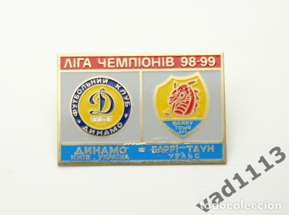 Collezionismo sportivo: Badge Pin: UEFA Champions League 1998-99 Dynamo Kyiv Ukraine - &rdquo; Barry Town United AFC &rdquo; Wales