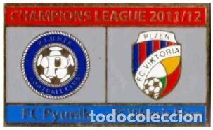 Collezionismo sportivo: Badge Pin: UEFA Champions League 2011-12 Pyunik Yerevan Armenia - Viktoria Plzen Czech Republic