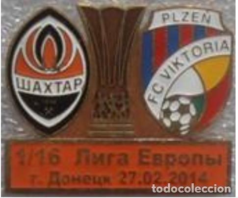 Collezionismo sportivo: Badge Pin: UEFA Europa League 2013-14 Shakhtar Donetsk Ukraine - Viktoria Plzen Czech Republic