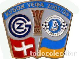 Colecionismo desportivo: Badge Pin: UEFA Cup 2005-06 &rdquo; Grasshopper Club &rdquo; Switzerland - Dnipro Ukraine
