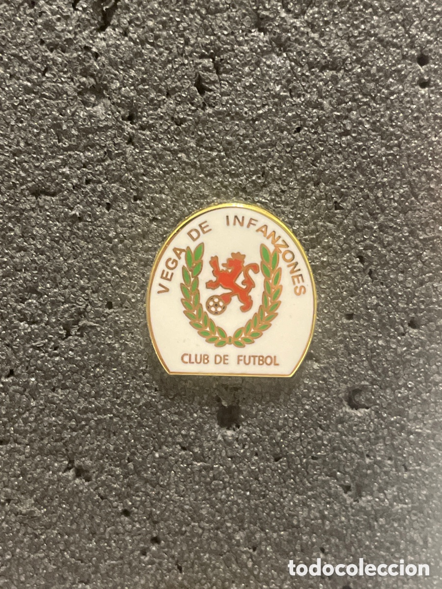 Sammelleidenschaft Sport: Pin 210 VEGA DE INFANZONES C.F. - Vega de Infanzones (Leon)