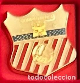 Collezionismo sportivo: Pin de Futbol del Club AD Complutense - Alcala de Henares Madrid