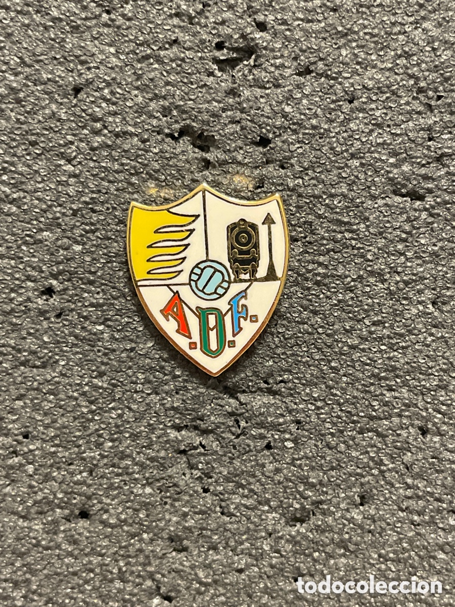 Collezionismo sportivo: Pin 329 A.D. FERROVIARIA - Valladolid