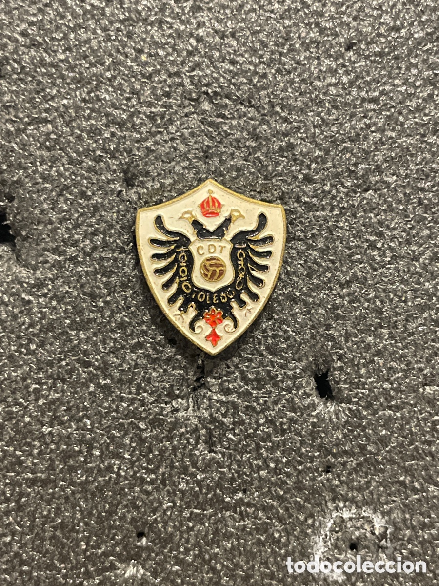 Collezionismo sportivo: Pin 10 C.D. TOLEDO - Toledo