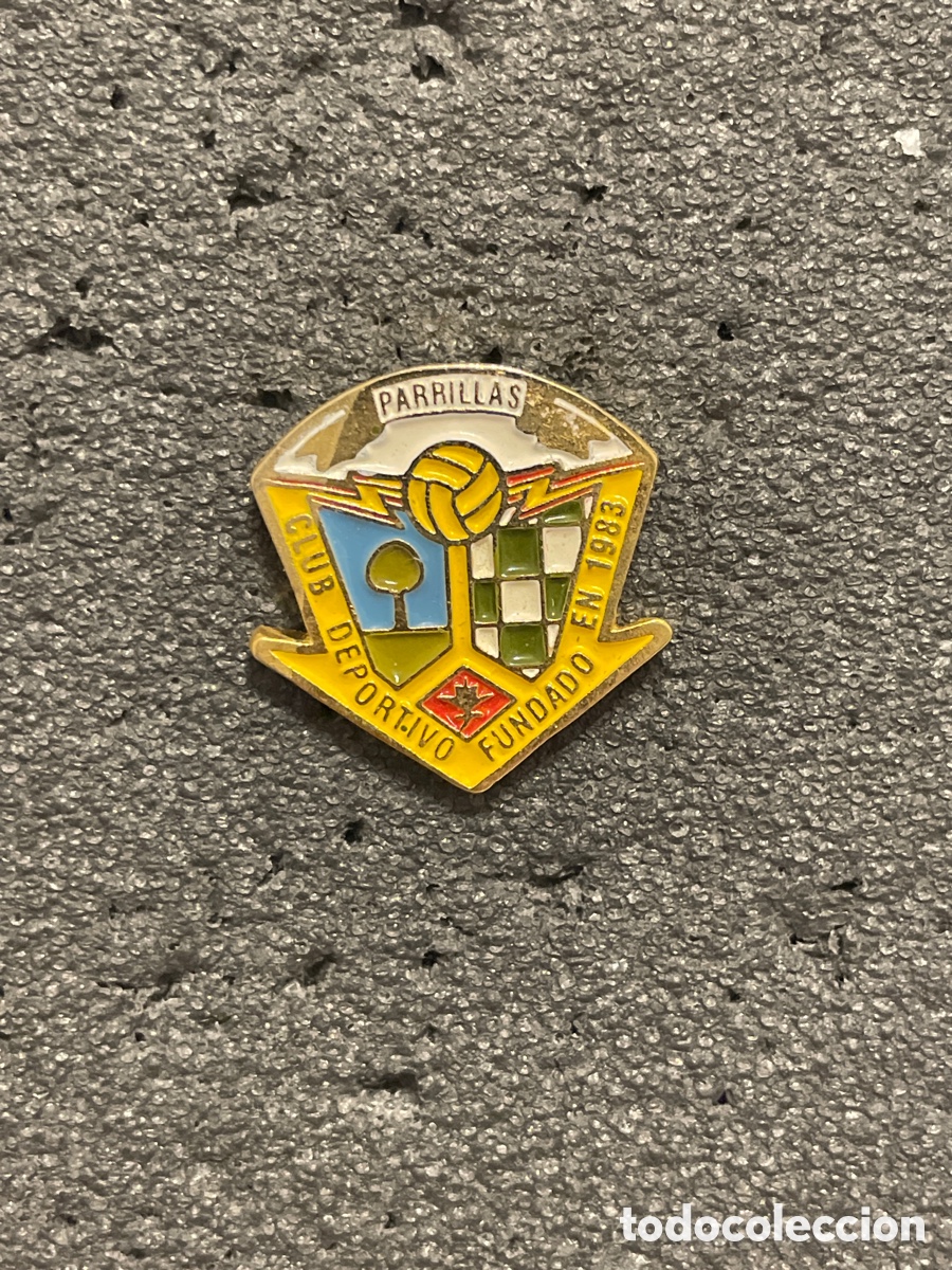 Collezionismo sportivo: Pin 193 C.D. PARRILLAS - Parrillas (Toledo)