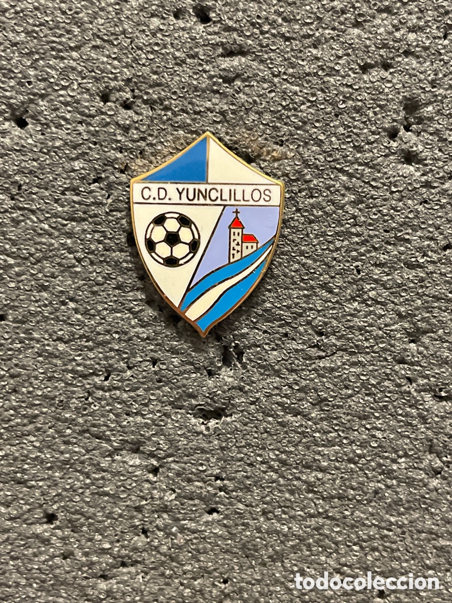 Collezionismo sportivo: Pin 256 C.D. YUNCLILLOS - Yunclillos (Toledo)