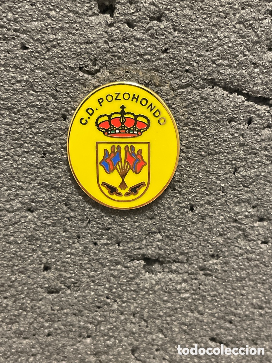 Collezionismo sportivo: Pin 268 C.D. POZOHONDO - Pozohondo (Albacete)