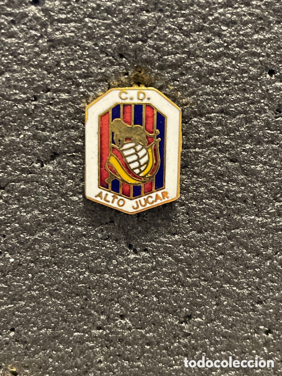 Collezionismo sportivo: Pin 318 C.D. ALTO JUCAR - Villagordo del Jucar (Albacete)