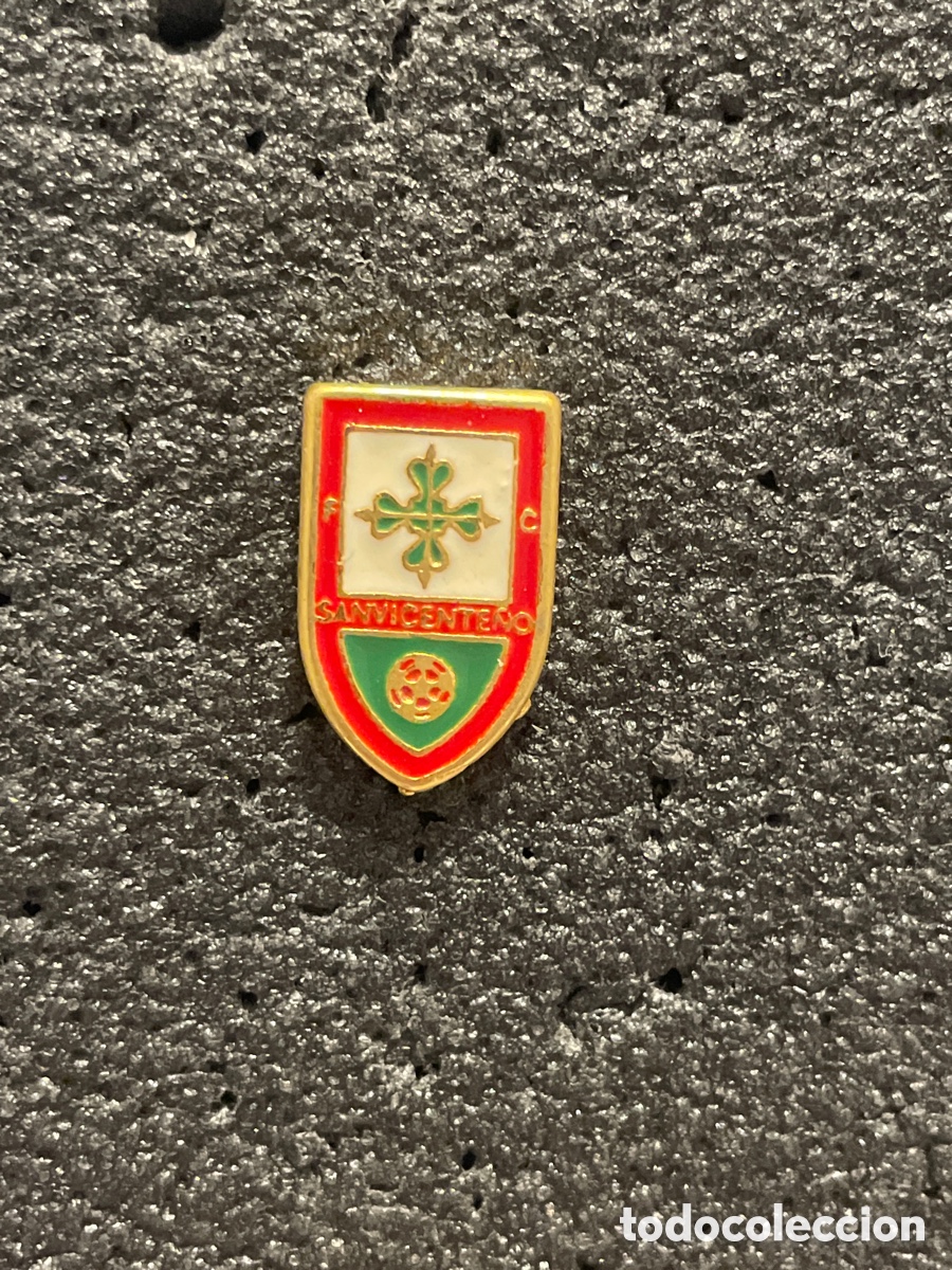 Collezionismo sportivo: Pin 15 F.C. SANVICENTE&Ntilde;O - San Vicente de Alc&aacute;ntara (Badajoz)
