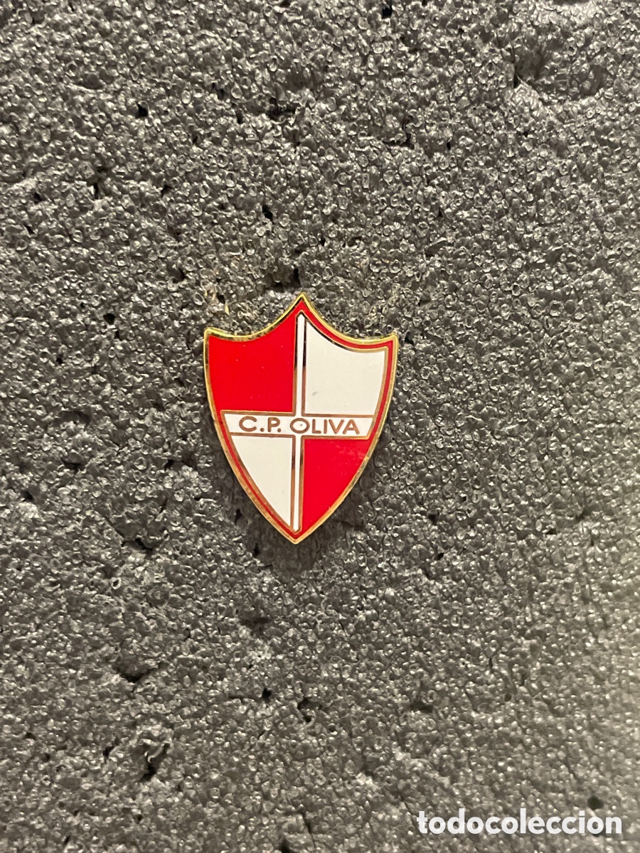 Collezionismo sportivo: Pin 34 C.P. OLIVA - Oliva de la Frontera (Badajoz)