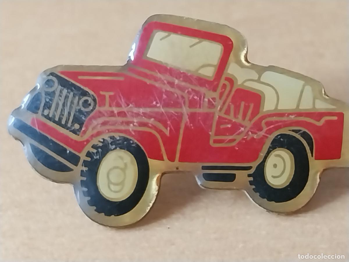 Collezionismo sportivo: COCHE TODOTERRENO PIN PINCHO 2.8CM LARGO VINTAGE ROJO GOTA