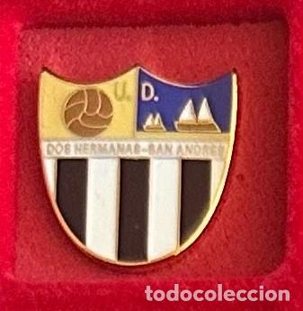 Collezionismo sportivo: Pin de futbol del Club UD Dos Hermanas San Andres Malaga
