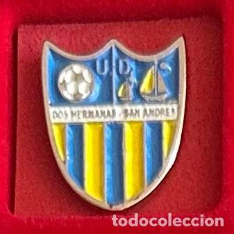 Collezionismo sportivo: Pin de futbol del Club CD Dos Hermanas San Andres Malaga