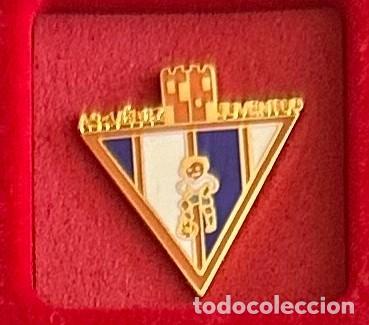 Collezionismo sportivo: Pin de futbol del Club AS Velez Juventud - Velez Malaga