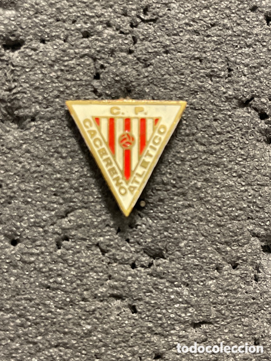 Collezionismo sportivo: Pin 48 C.P. CACERE&Ntilde;O ATLETICO - C&aacute;ceres