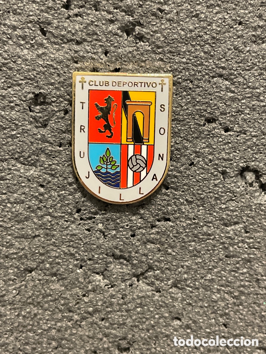 Collezionismo sportivo: Pin 222 C.D. TRUJILLANOS - Trujillanos (Badajoz)