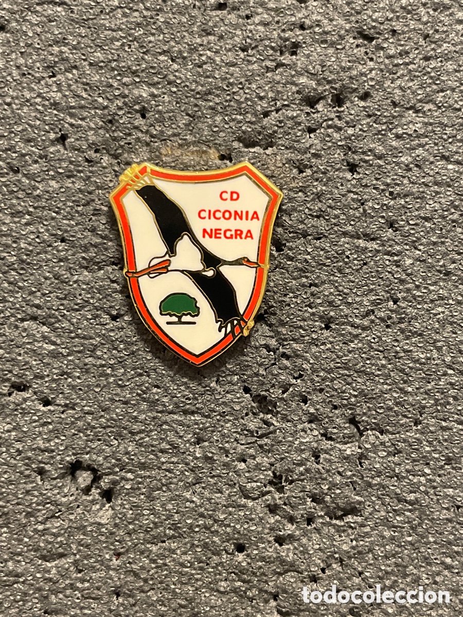 Collezionismo sportivo: Pin 234 C.D. CICONIA NEGRA - Plasencia (C&aacute;ceres)