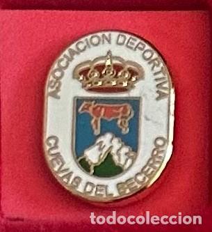 Collezionismo sportivo: Pin de futbol del Club AD Cuevas del Becerro Malaga