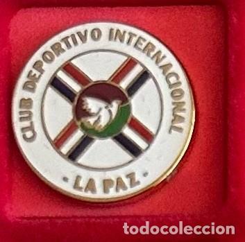 Collezionismo sportivo: Pin de futbol del Club CD Internacional La Paz Malaga
