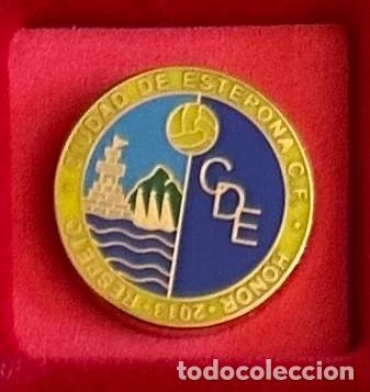 Collezionismo sportivo: Pin de futbol del Club CF Ciudad de Estepona Malaga