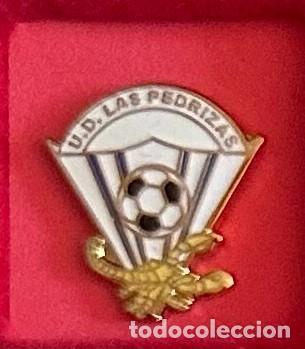 Collezionismo sportivo: Pin de futbol del Club UD Las Pedrizas - Churriana Malaga