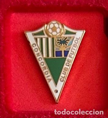 Collezionismo sportivo: Pin de futbol del Club CF Concordia - Marbella Malaga