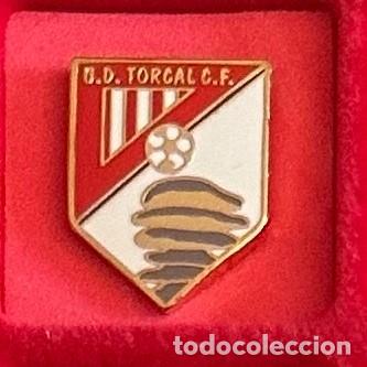 Collezionismo sportivo: Pin de futbol del Club UD Torcal CF -Antequera Malaga