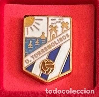 Collezionismo sportivo: Pin de futbol del Club Olimpico Toremolinos Malaga