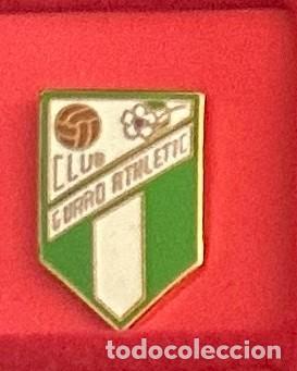 Collectionnisme sportif: Pin de futbol del Club Guaro Athletic Club Malaga