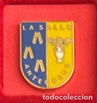 Collectionnisme sportif: Pin de futbol del Club CD La salle Antequera Malaga