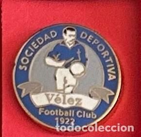 Collectionnisme sportif: Pin de futbol del Club SD Velez Football Club Malaga