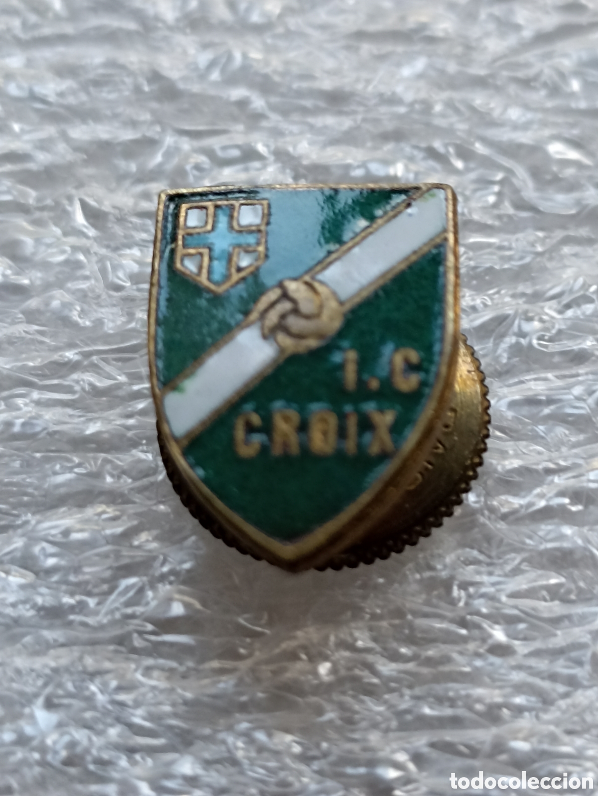 Collectionnisme sportif: PIN F&Uacute;TBOL, DE ROSCA, ANTIGUO, L.C. CROIX, FRANCIA